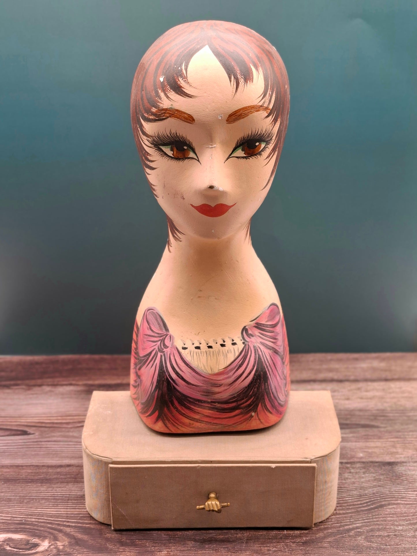 Vintage mannequin / juwelenhouder met Parijse flair