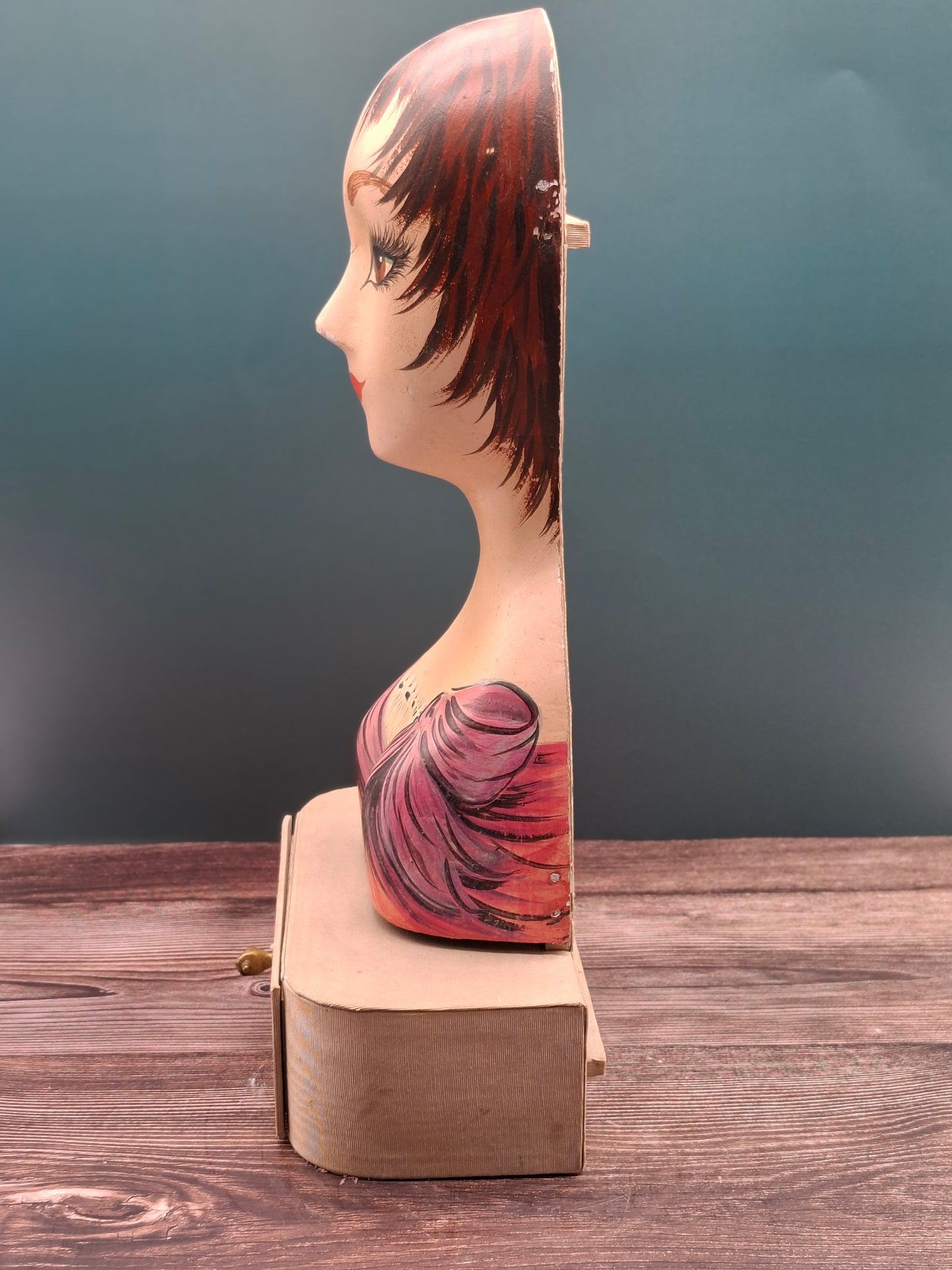 Vintage mannequin / juwelenhouder met Parijse flair