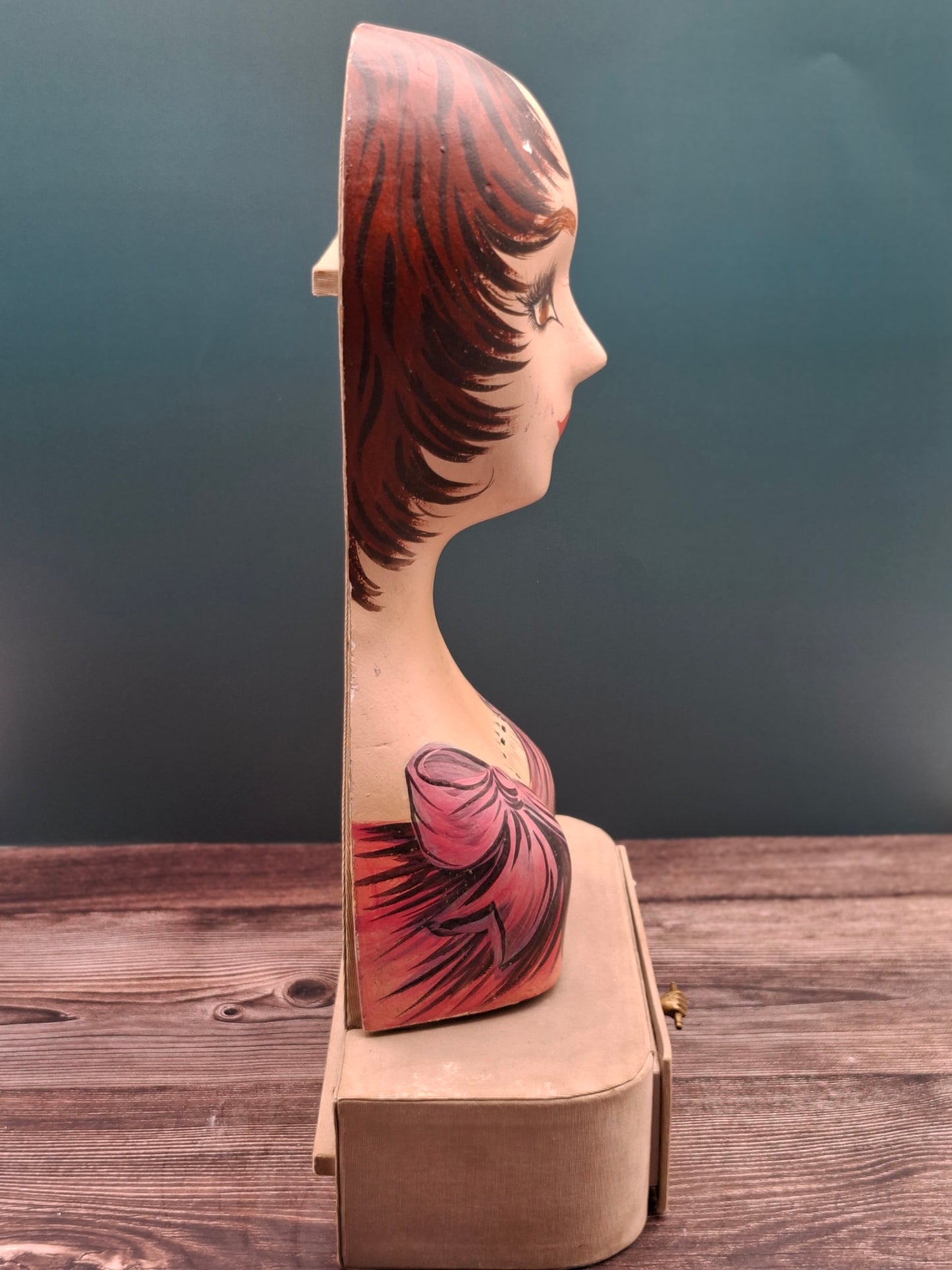 Vintage mannequin / juwelenhouder met Parijse flair