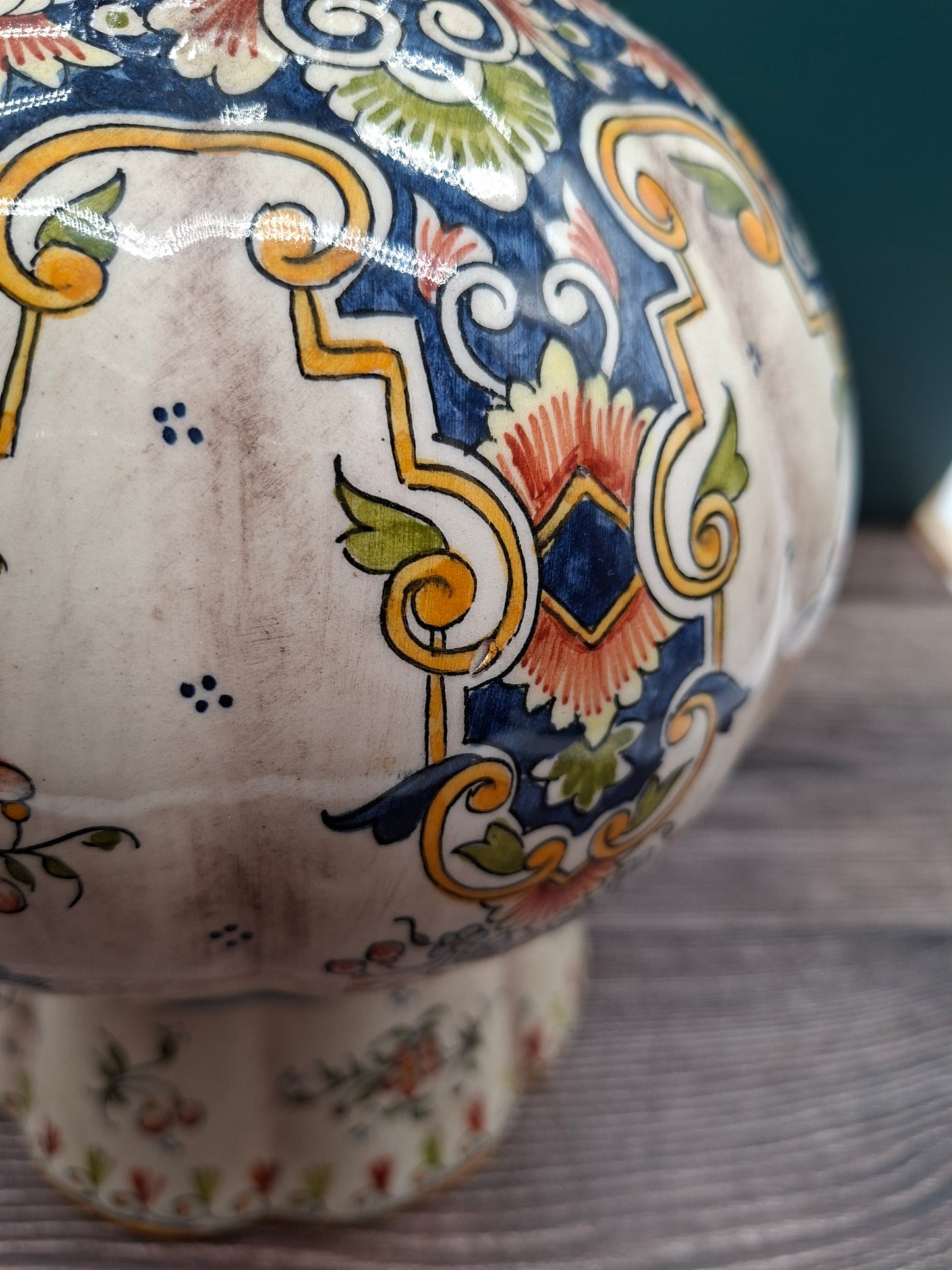 Vintage Vaas uit Rouen – Handgeschilderd Frans Meesterwerk