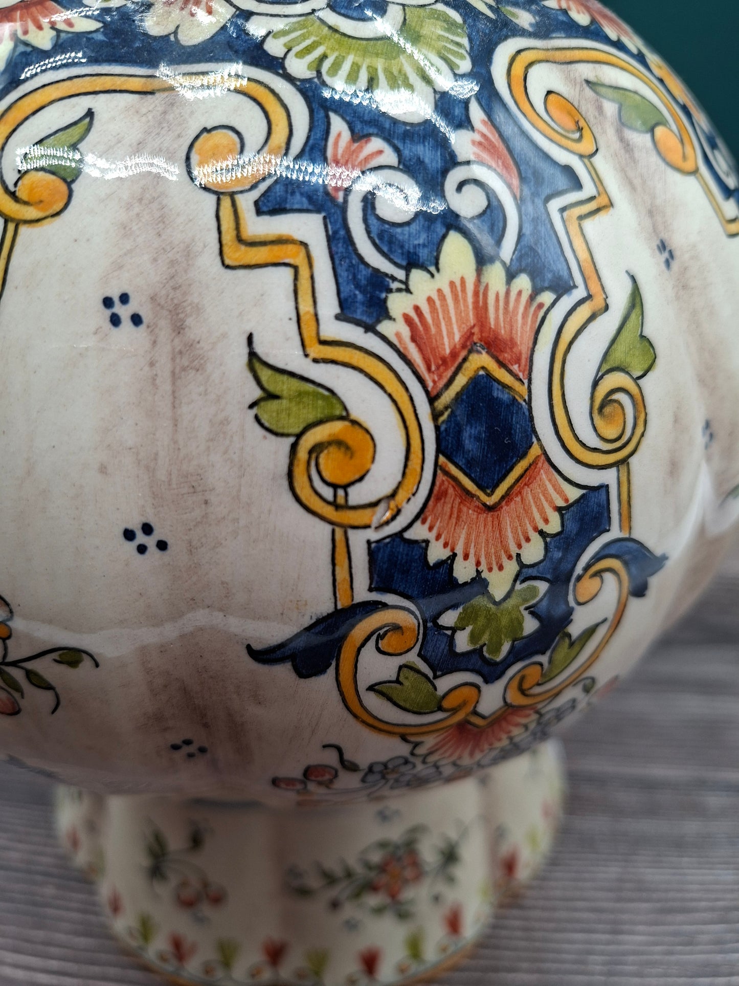 Vintage Vaas uit Rouen – Handgeschilderd Frans Meesterwerk