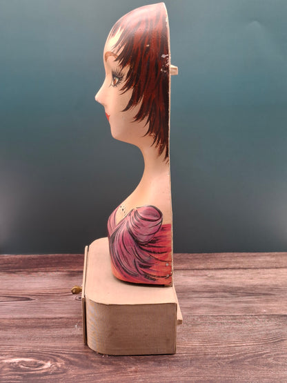 Vintage mannequin / juwelenhouder  met Parijse flair